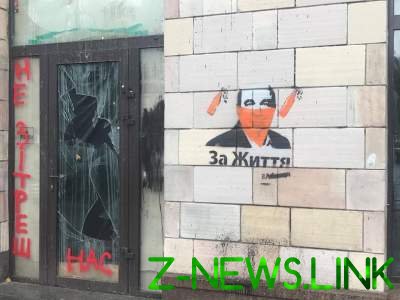 Портреты Рабиновича на месте граффити времен Майдана возмутили Сеть