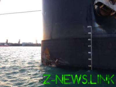 В Одессе американский корабль на скорости протаранил причал