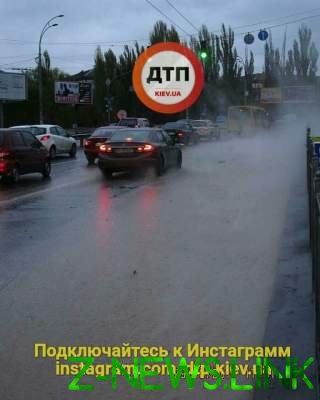 В Киеве улицу затопило кипятком