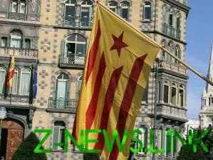 Испания обещает приостановить политическую автономию Каталонии