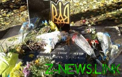 На Донбассе разгромили новый памятник героям АТО