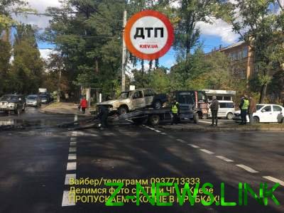 В Киеве взорвалось авто: легковушка сгорела дотла 