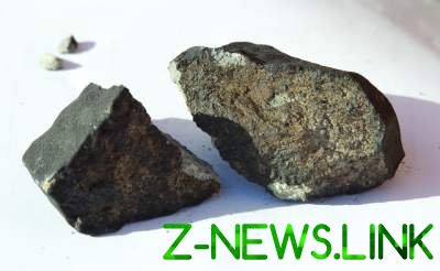 Ученые показали обломок самого древнего метеорита 