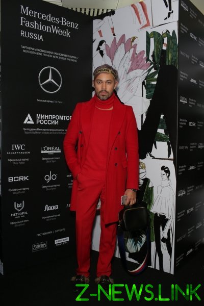 Рогов пришел на показ в total red образе, а располневшая Долина в платье-зебре: как прошел третий день Mercedes-Benz Fashion Week Russia 