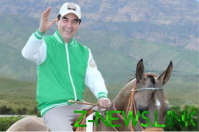 Президент Туркменистана на коне осмотрел строительные объекты столицы. Видео