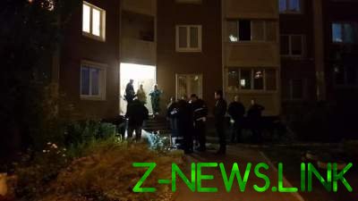 В Киеве мужчина выпал с 16-го этажа жилого дома