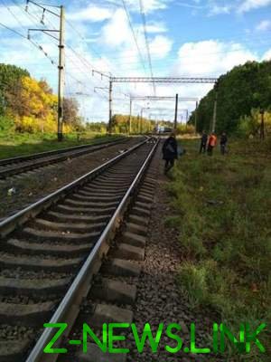 Шла в наушниках: под Винницей девушку насмерть сбил поезд