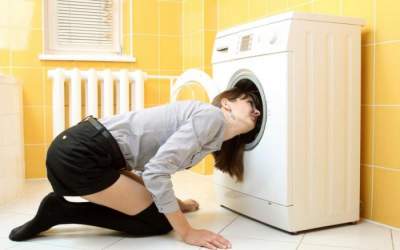 Китаянка обнаружила в стиральной машине нечто ужасное. Видео