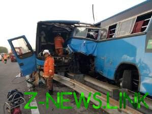 В Малайзии столкнулись автобусы: много погибших и раненых