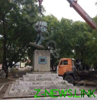 В Одесской области демонтировали ранее отремонтированные памятники Ленину и Калинину