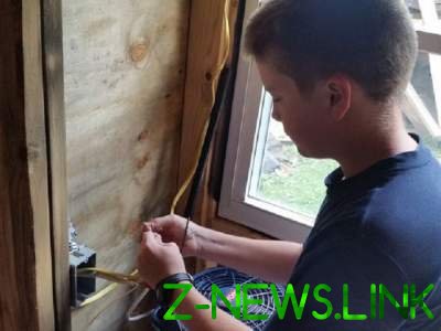 13-летний подросток своими руками построил уютный дом. Фото