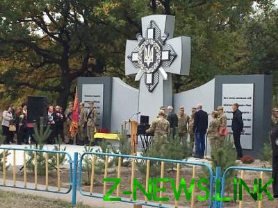 На Днепропетровщине вандалы осквернили памятник украинским военным