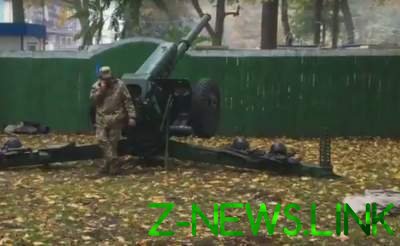 В центре Киева видели артиллерийские орудия. Видео