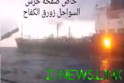 Ливийские военные расстреляли танкер из Крыма. Видео
