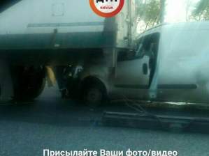Под Киевом Fiat влетел в грузовик: есть пострадавшие 