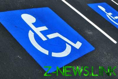В Украине ввели жесткое наказание за парковку на местах для инвалидов 