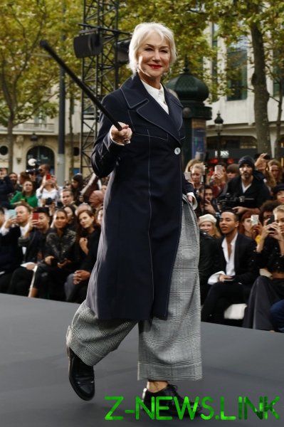 79-летняя Джейн Фонда и 72-летняя Хелен Миррен заткнули за пояс молодых моделей на шоу L’Oréal в Париже 