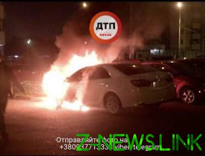 В Киеве из-за возгорания автомобиля МВД пострадали еще два авто