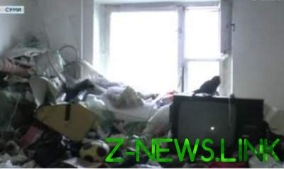 Сумчанин превратил свою квартиру в свалку. Видео
