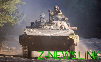 Порошенко пообещал ВСУ 62 новых танка