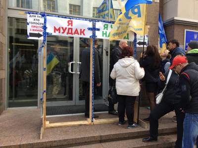 "Мерзкие садисты: Геращенко резко обратилась к митингующим под Радой 