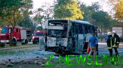 В Турции взорвали полицейский автобус