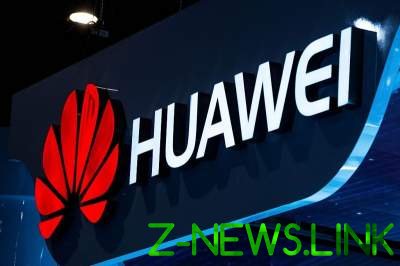 Huawei анонсировал смартфон с двумя дисплеями