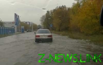 Мощный ливень затопил дороги Киева. Видео