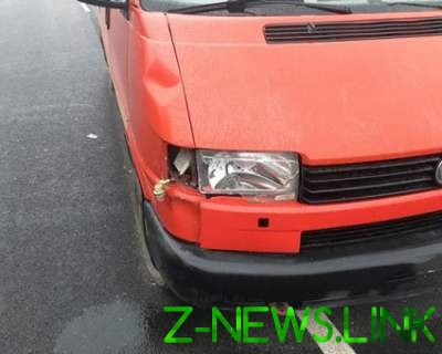 В Виннице на пешеходном переходе Volkswagen сбил девочек