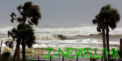 Мощный ураган "Нейт" добрался до побережья США