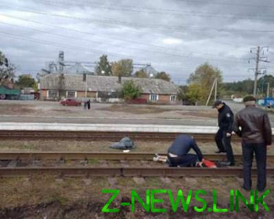 В Хмельницкой области невнимательный парень погиб под колесами поезда