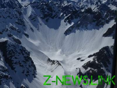 Лавина накрыла 17 альпинистов: десять погибших 