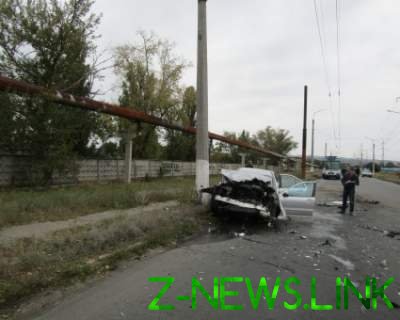 На Луганщине Mercedes столкнулся с троллейбусом: есть жертвы