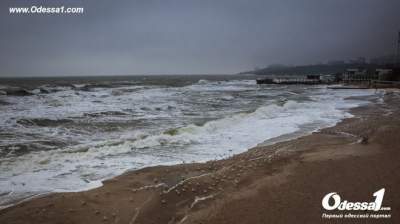 Впечатляющие кадры разбушевавшегося моря у Одессы. Фото