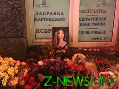 Кровавое ДТП в Харькове: место трагедии утопает в букетах цветов