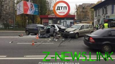 ДТП с участием четырех авто в Киеве: есть погибшие и раненые 