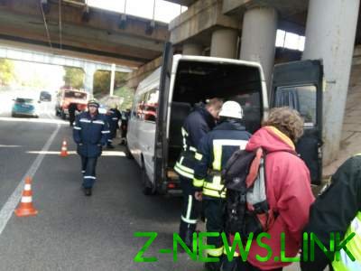 В Запорожье произошла авария с маршруткой: есть пострадавшие 