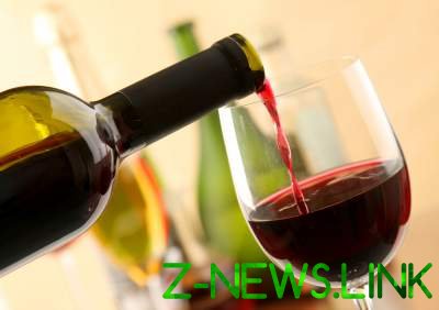Медики рассказали, почему вино стоит пить как можно чаще