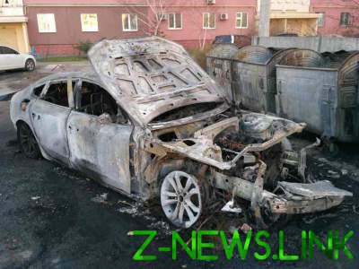 В Запорожье сгорели сразу три автомобиля