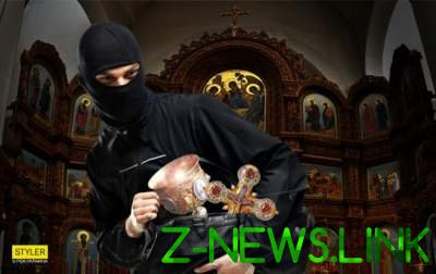 Кадры хамского ограбления киевской церкви. Видео 