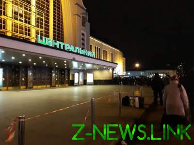 В Киеве "заминировали" вокзал и популярный торговый центр 