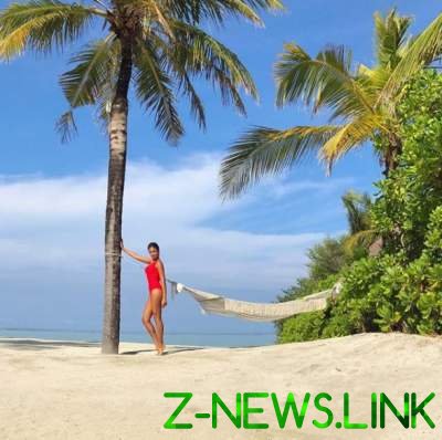 Санта Димопулос показала новое фото из отпуска на Мальдивах