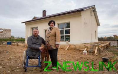В Беларуси инвалид превратил старый магазин в уютный дом. Фото