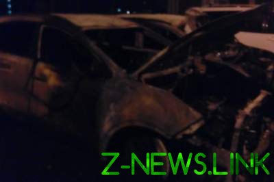 В Харькове неизвестные подожгли два автомобиля