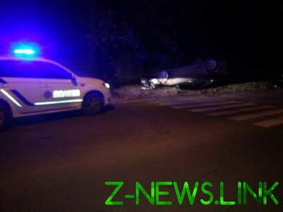 ДТП в Кропивницком: Lexus перевернулся, врезавшись в дерево 