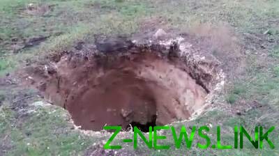 Черная дыра: на Донбассе произошел серьезный обвал грунта
