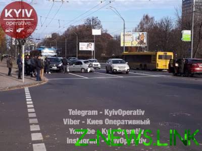 Тройное ДТП в Киеве: столкнулись Lexus, Daewoo и Toyota