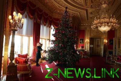 В ожидании Рождества: Букингемский дворец неузнаваемо преобразился. Фото