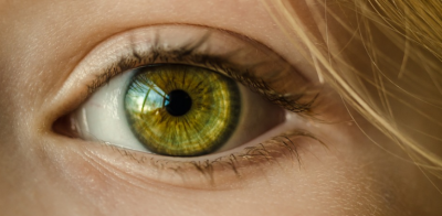 Ученые назвали тип глаз, который делает человека более привлекательным