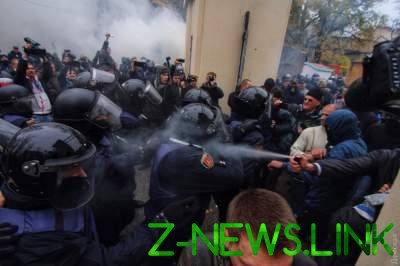 Одесские активисты разбили голову главе полиции. Видео
